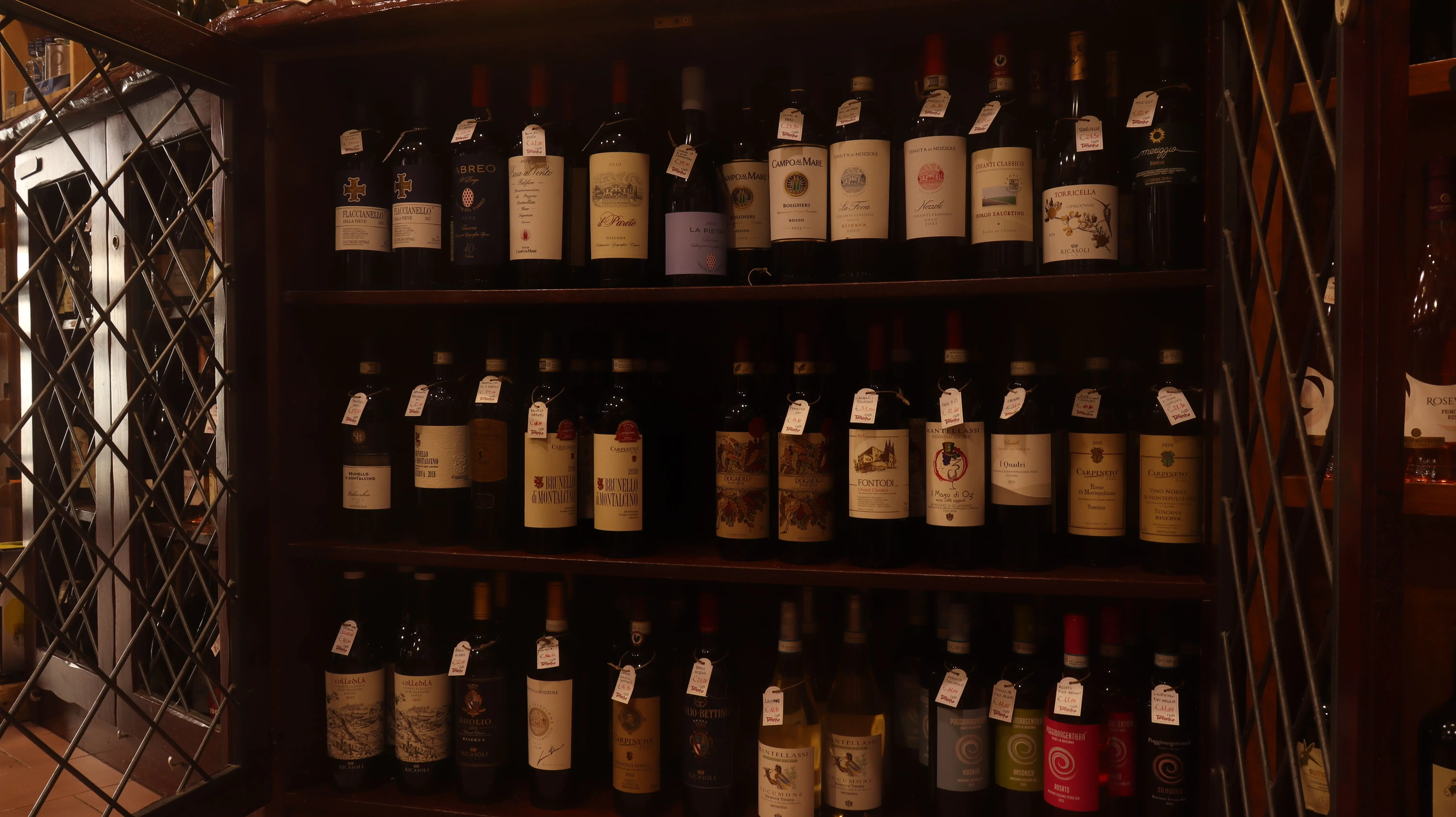 Caffè Toninho - Selezione di vini in enoteca